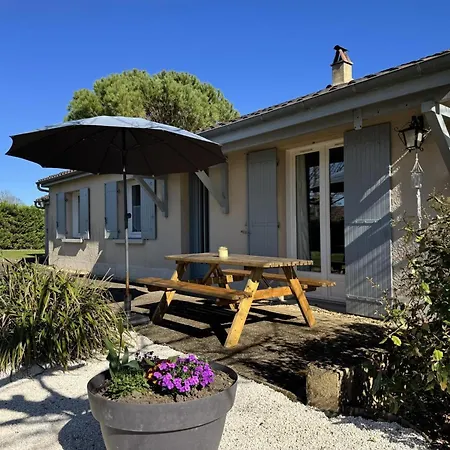 Charmante Maison, Terrasse, Animaux Admis - 4 Pers. - Fr-1-616-563 * Clermont-de-Beauregard